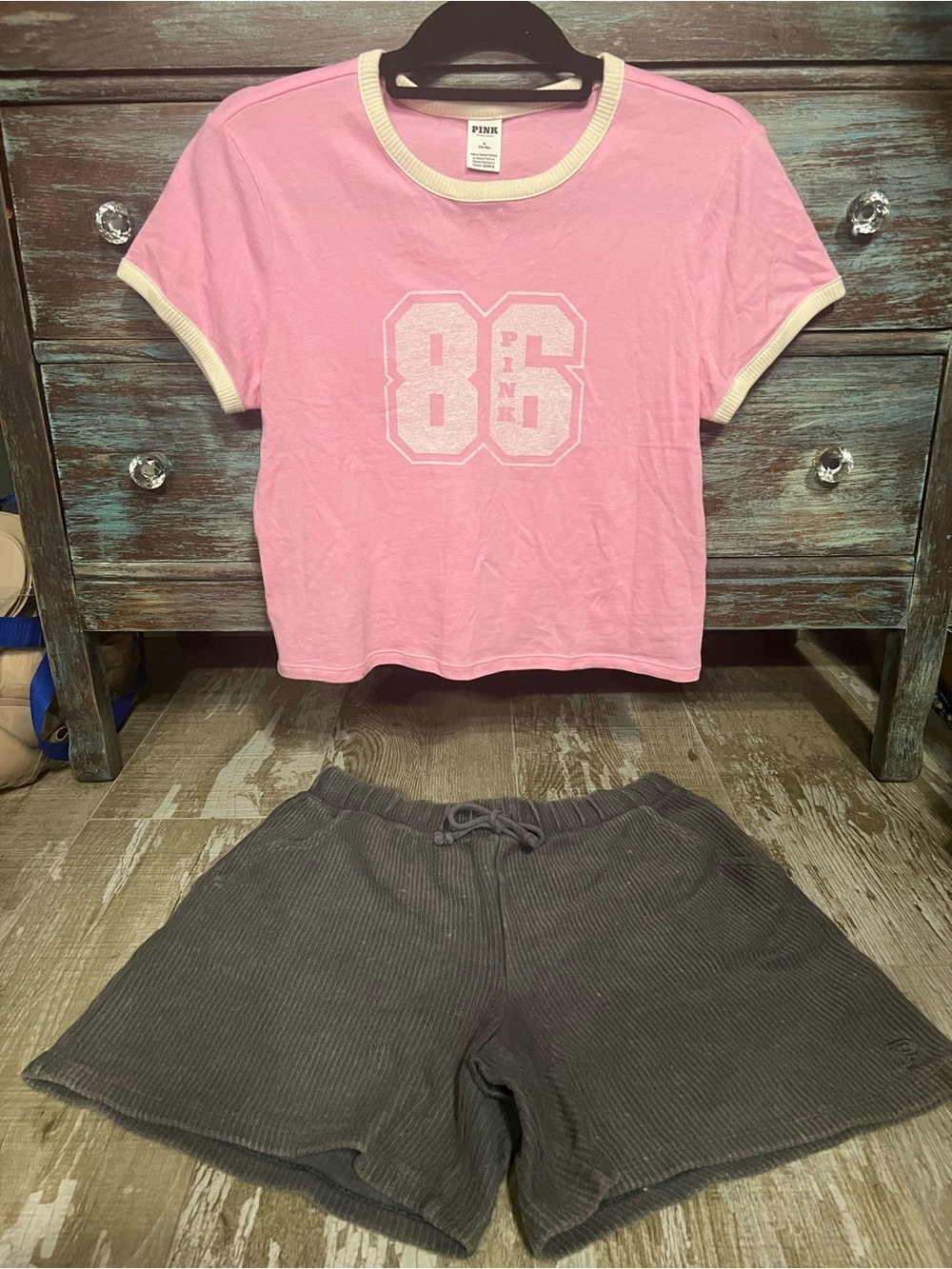 💗PINK VS Boyfriend Ribbed Terry Fleece Lounge Short-Gray/Retro Crop Tee-Pink (M)